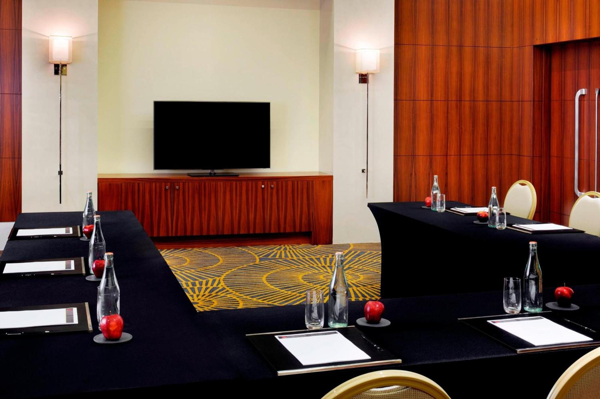 Marriott Hotel Al Jaddaf, Dubai Exterior photo Meeting room